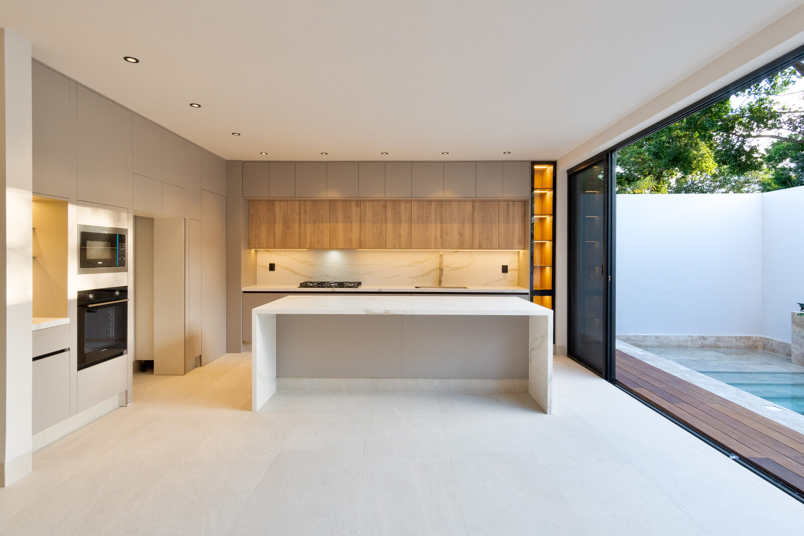 Cocina con vista a alberca
